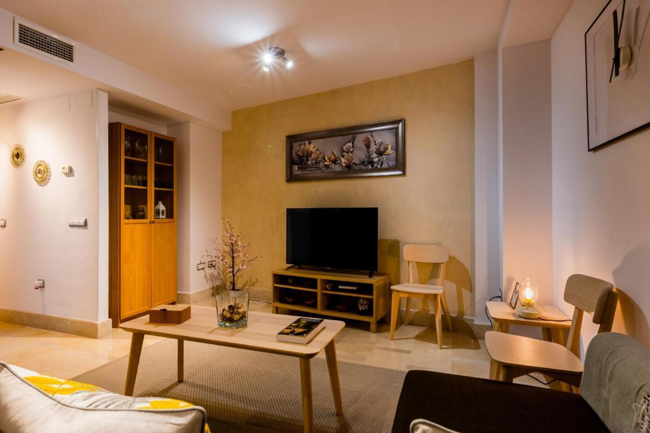 Azofaifo Donkey Apartment เซบีญา ภายนอก รูปภาพ
